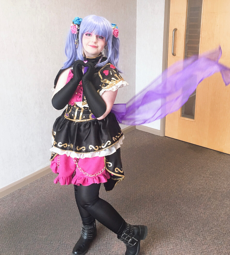 I finally got to cosplay necromancer Ako to a convention!! I’m so so happy w this cosplay, my friend...