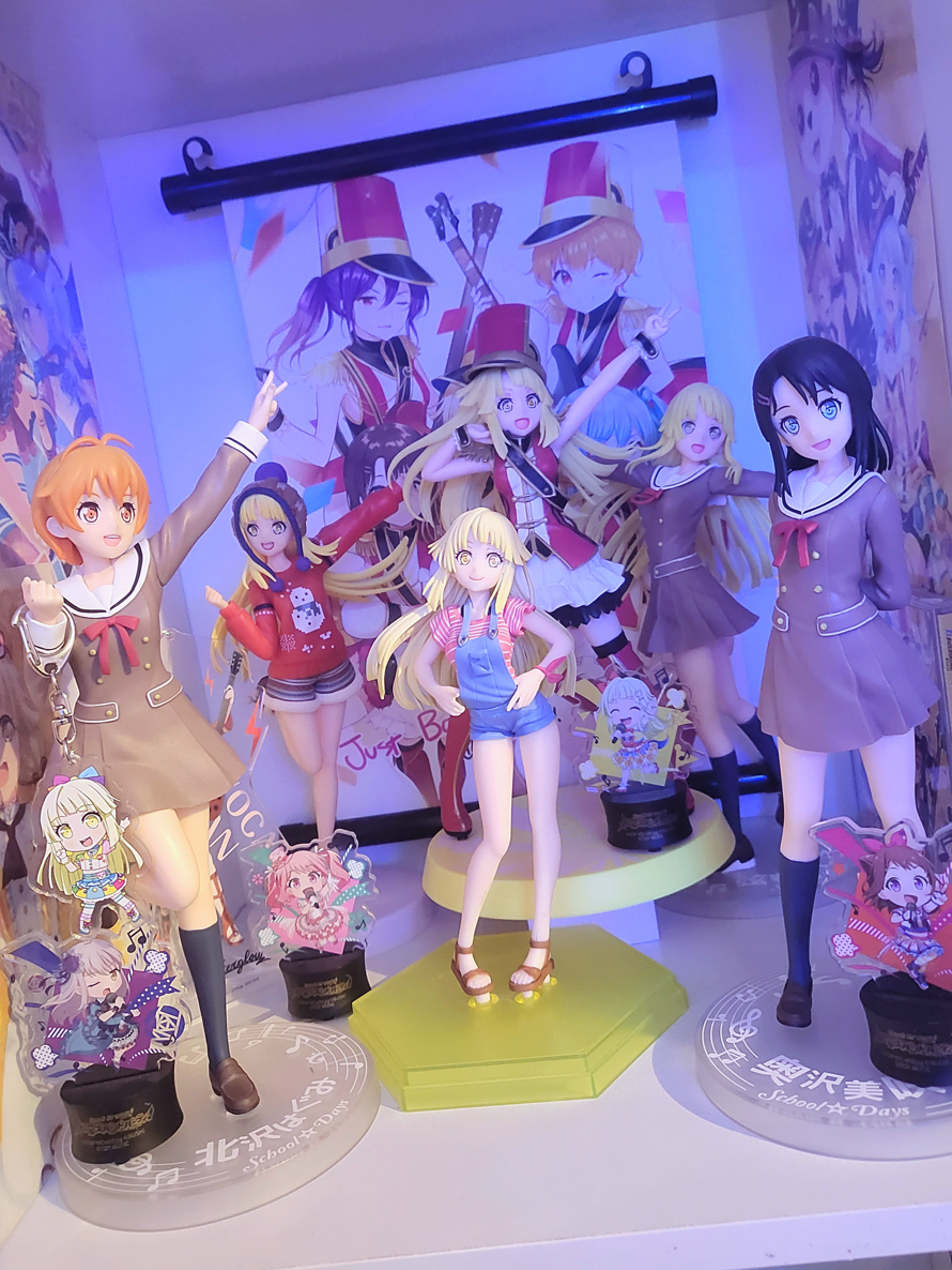 I finally got all of the Kokoro Tsurumaki figures recently!
I also have her nendroid but its still...
