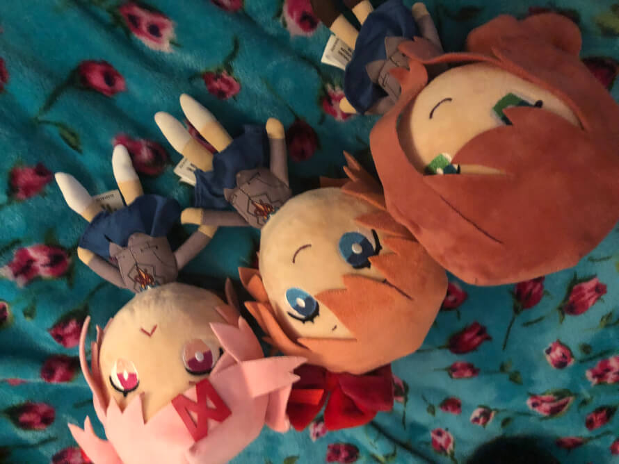 Come on yuri!!! All we need is a good ol’ Yandere stereotype here.