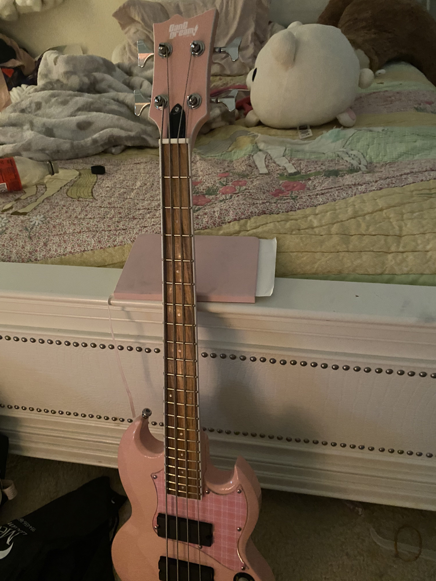I got the Rimi bass!  ignore the mess in my room 😭 