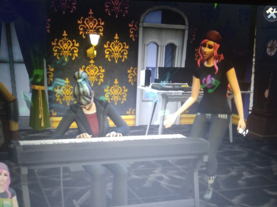 AND NOW PAREO IS PLAYING PIANO WHILE CHU2 IS WITH HER SINGING
ISN'T SO CUTE??? I'M DYING OF LOVE,...