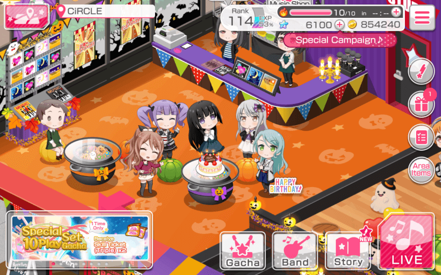 Look at her, she's so cute  ~<!!!!!...especially when she is happy, kawaii ♡