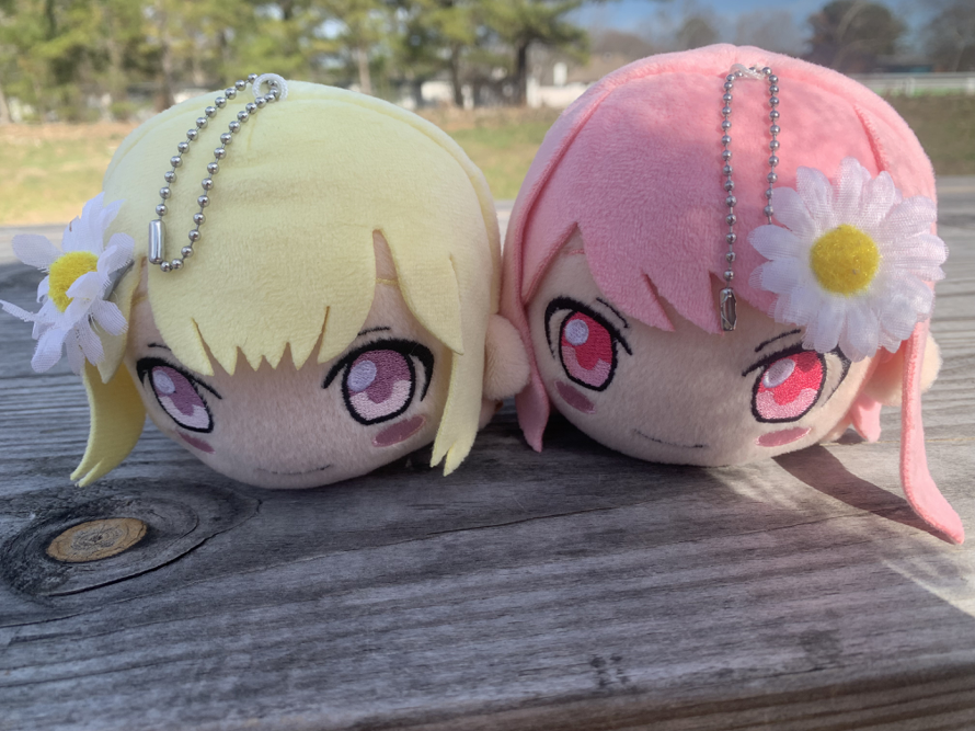 Aya and Chisato relaxing on a bench 💖