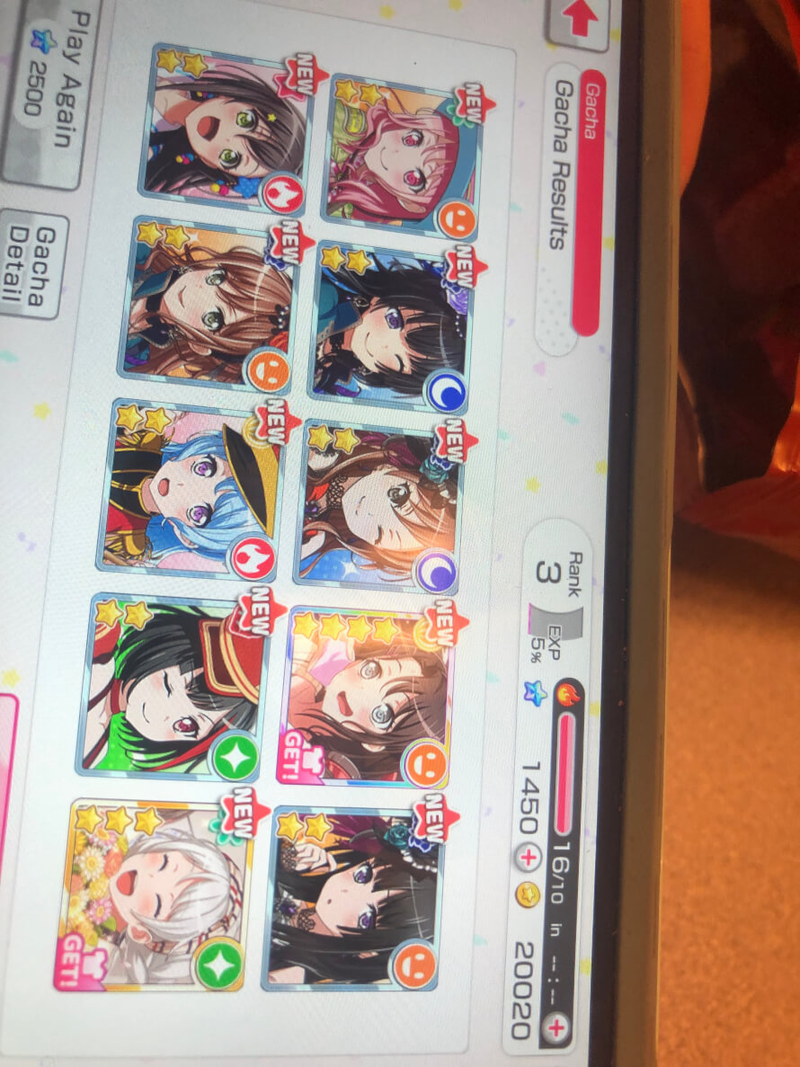 mY FRIEND SKILLET SCOUTED FOR THE FIRST TIME?!?!?!!

god my first 10 scout i got initial chisato...