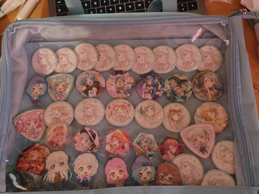 I have finished  for now  my Pasupare side of my Bandori ita bag! I got lots of bits at mcm expo and...
