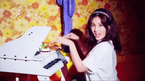 IK this is SO unrelated, but...

   WHO LOVES JEON SOMI?!? 

Her song “Outta my Head” is just so...