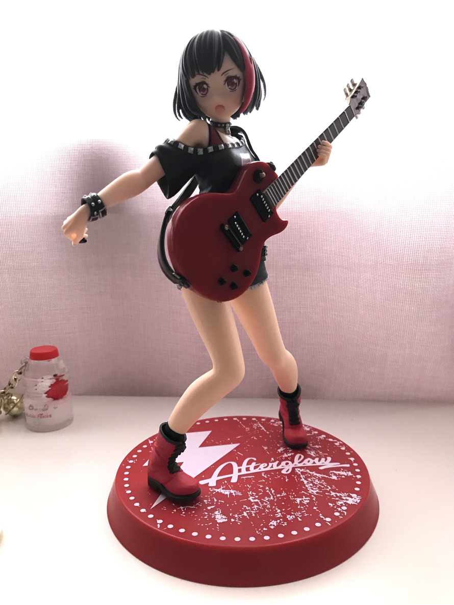 I bought for my Christmas the Ran Mitake x SEGA figure and she is just soooo pretty! Just missing...