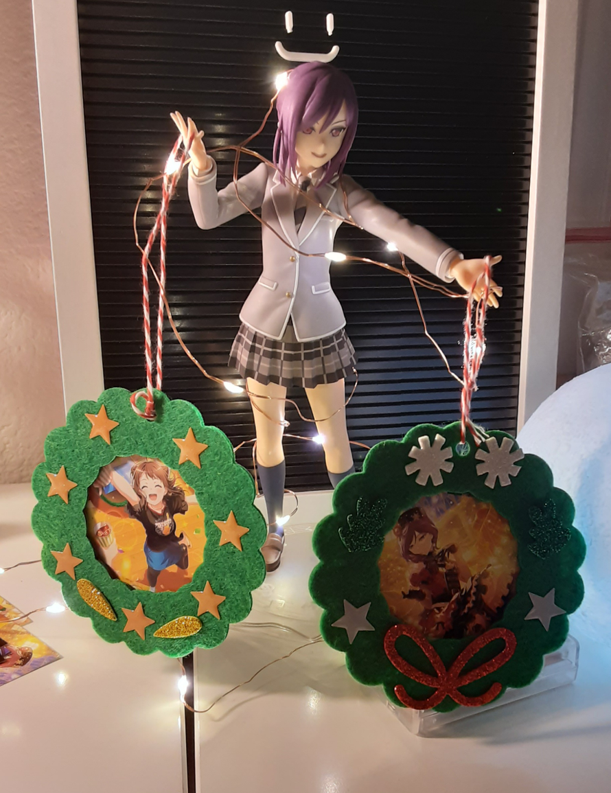 Decorated my Kaoru figure for Christmas!!! 🎄 Ornaments made by me!